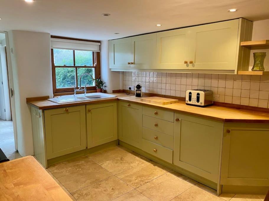 Cotswold Over 4 Floors - Perfect For Families Friends Contractors *