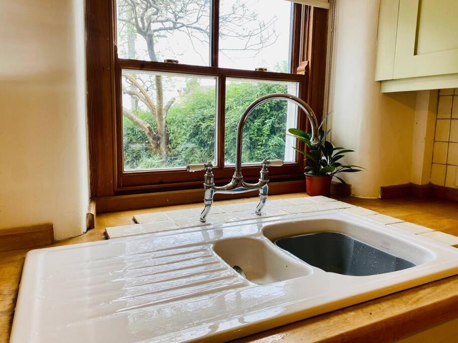 Cotswold Over 4 Floors - Perfect For Families Friends Contractors *