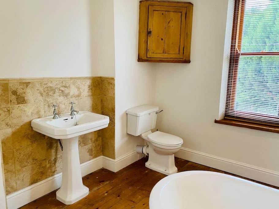 Holiday home Cotswold Over 4 Floors - Perfect For Families Friends Contractors