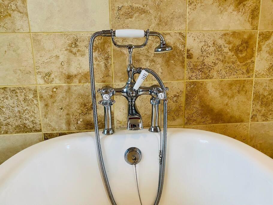Holiday home Cotswold Over 4 Floors - Perfect For Families Friends Contractors