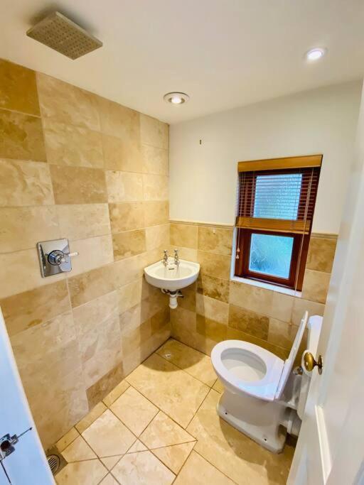 Cotswold Over 4 Floors - Perfect For Families Friends Contractors Holiday home *